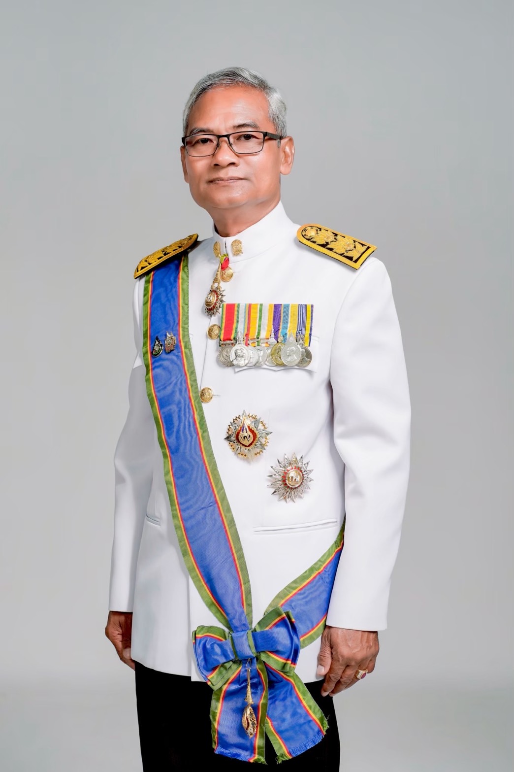 นายทองอาบ บุญอาจ